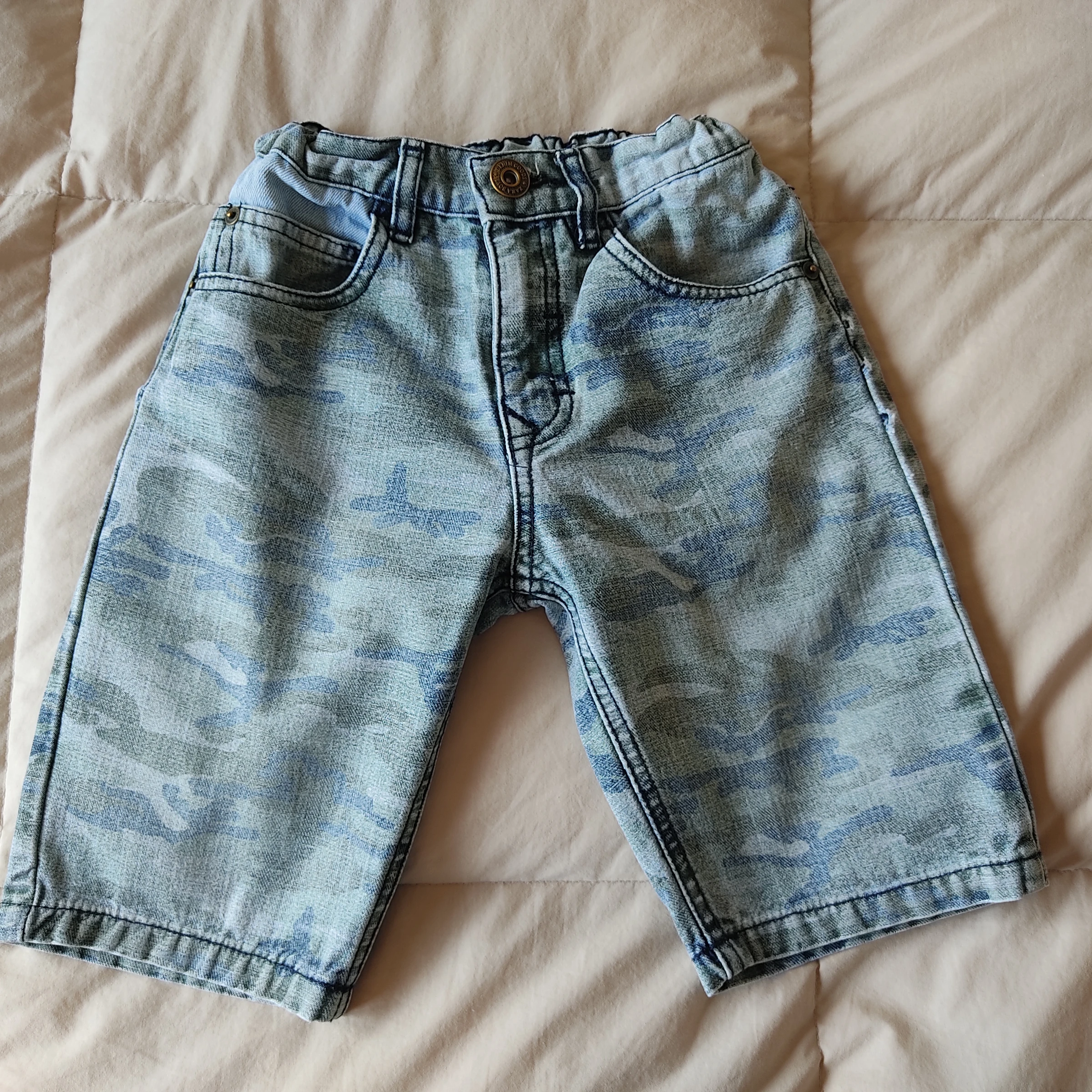 Pantalones cortos vaqueros camuflaje. Talla 7 A
